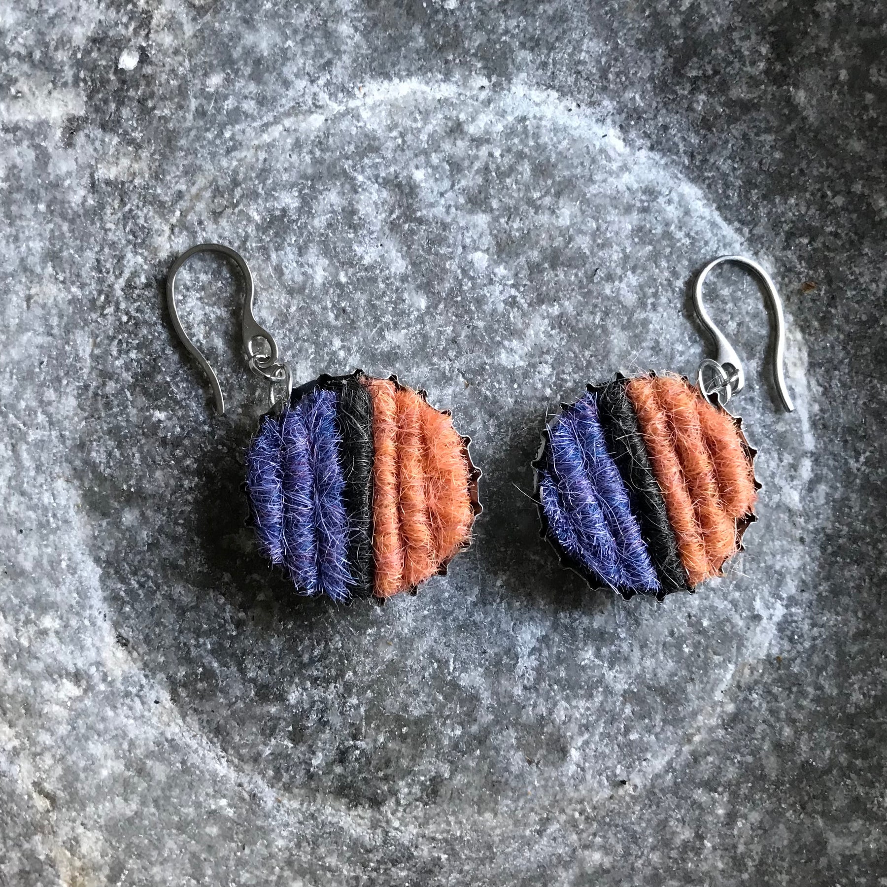 BOTTLE CAP EARRINGS WITH CARPET