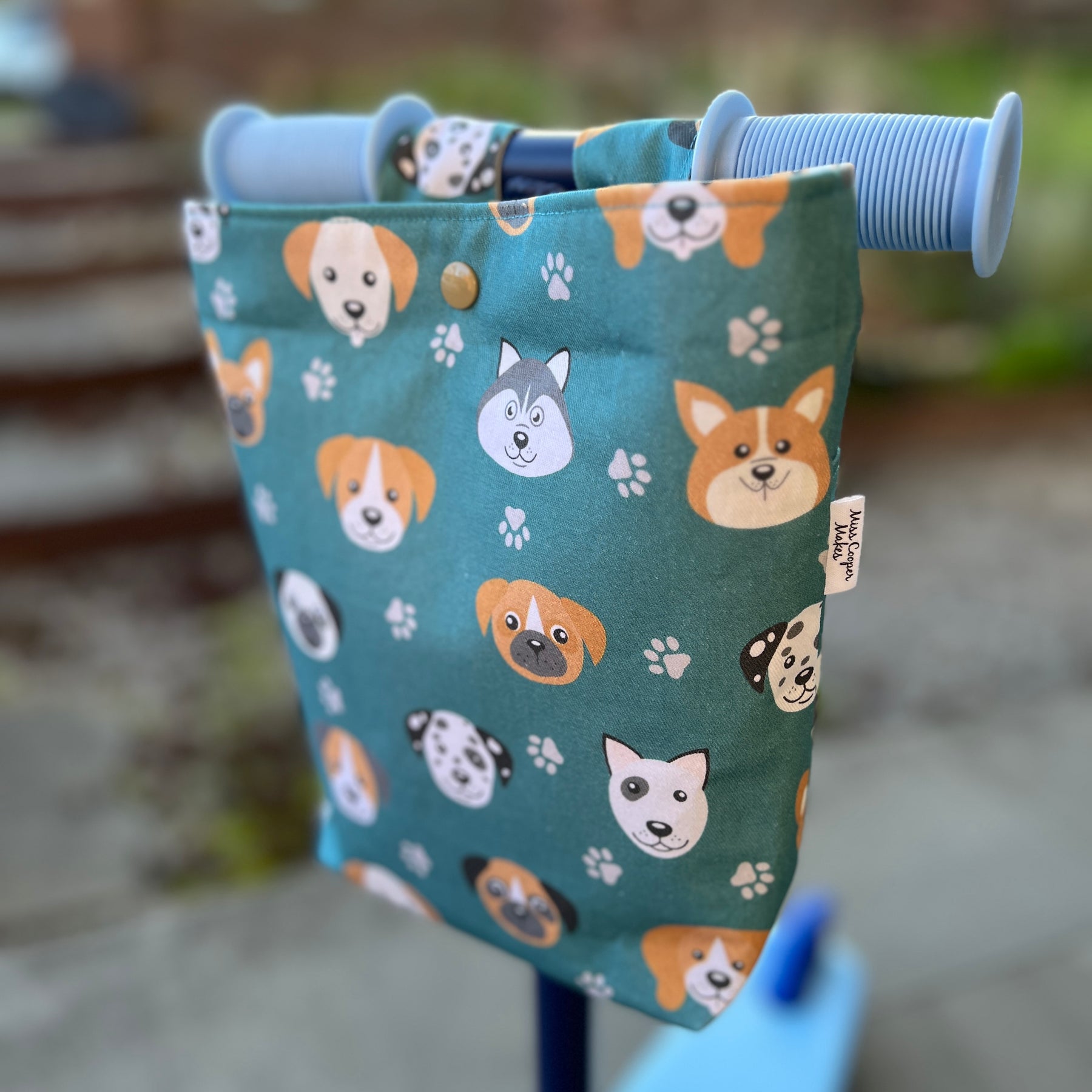 Scooter / Bike handlebar bag - Cute Puppy Dogs