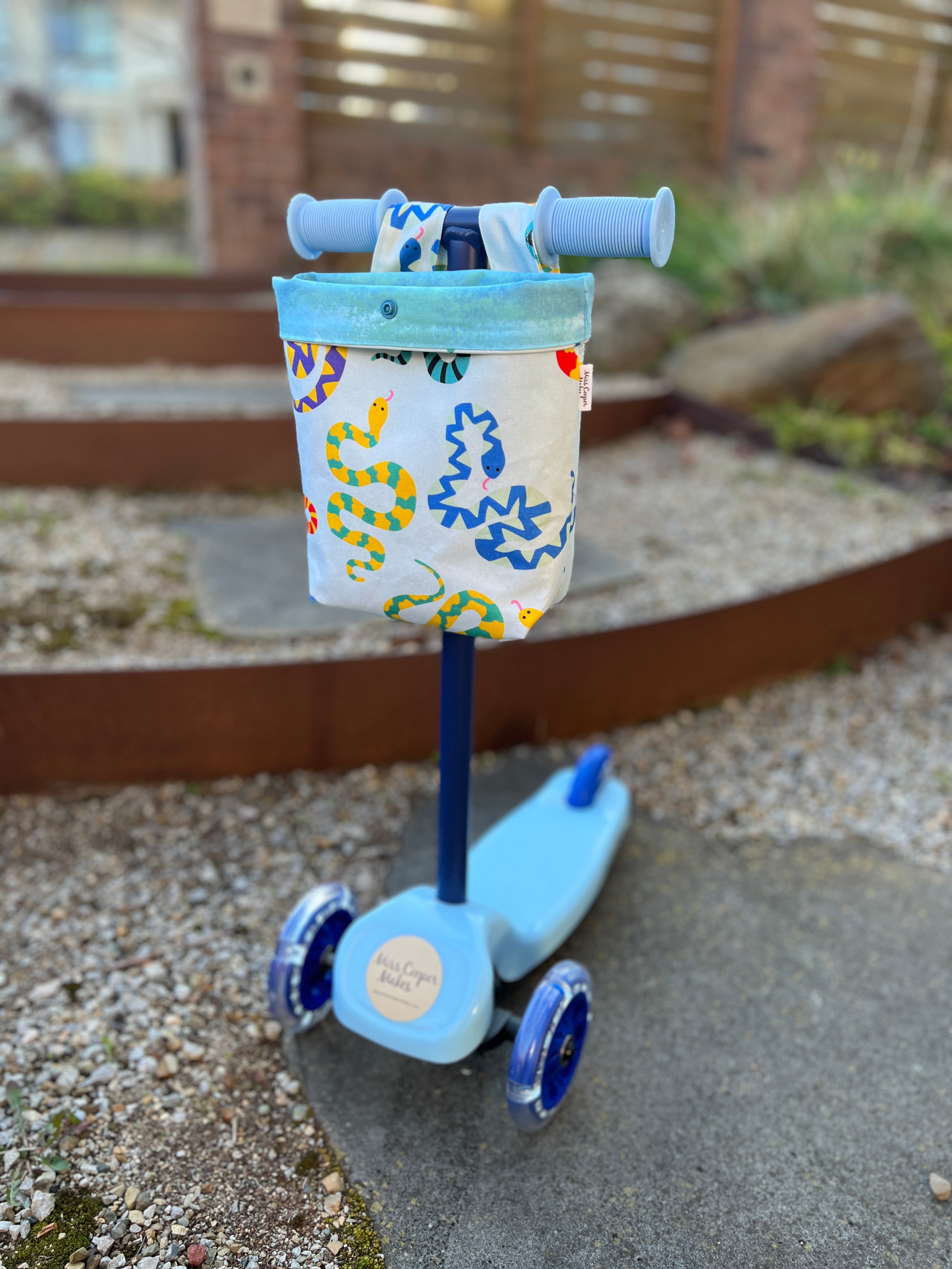 Scooter / Bike handlebar bag - Snakes Alive