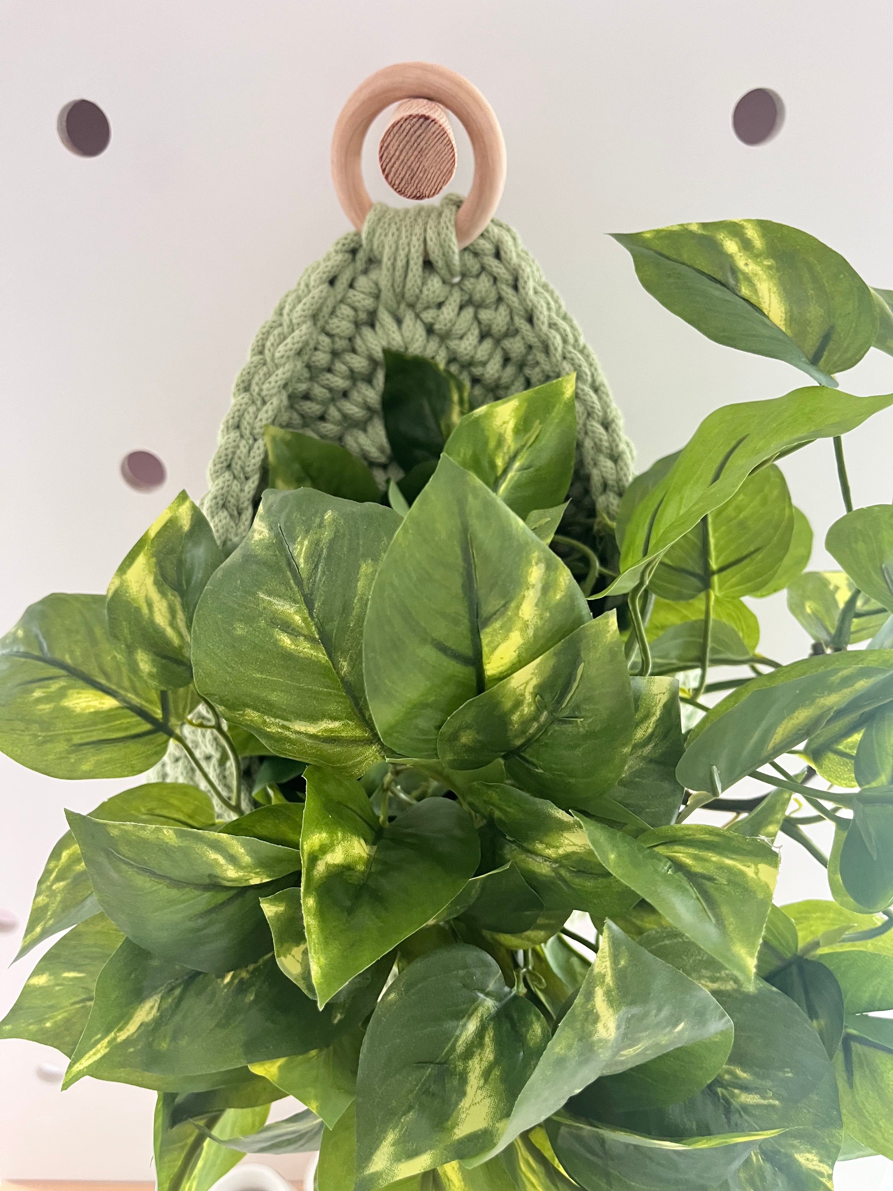 Handmade hanging basket - colour Matcha