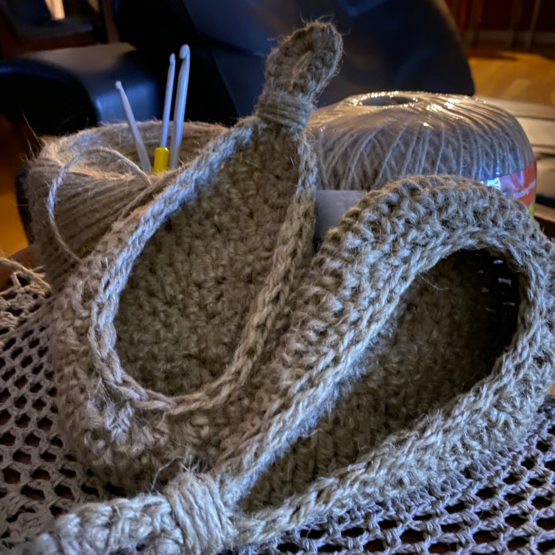 Hanging Basket (Garlic Pod)