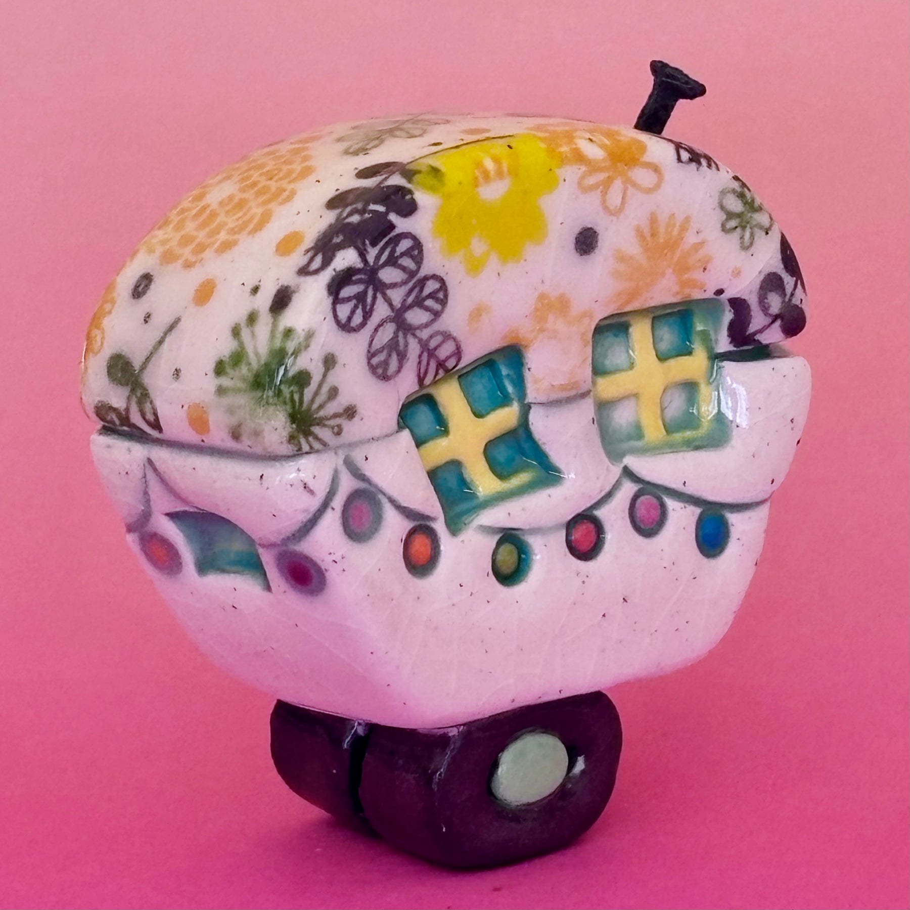 Small Retro Collectable Ceramic Caravan
