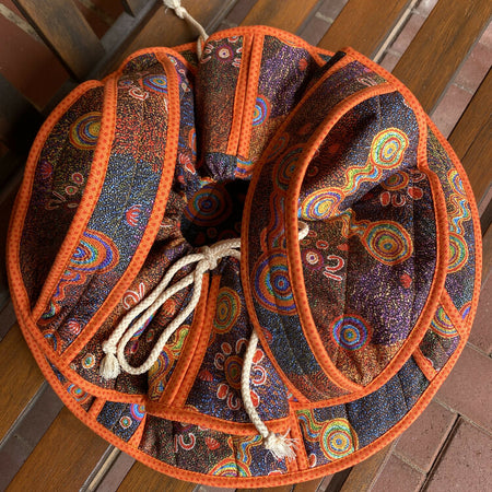 Casserole Carrier Round Warlu with orange trim