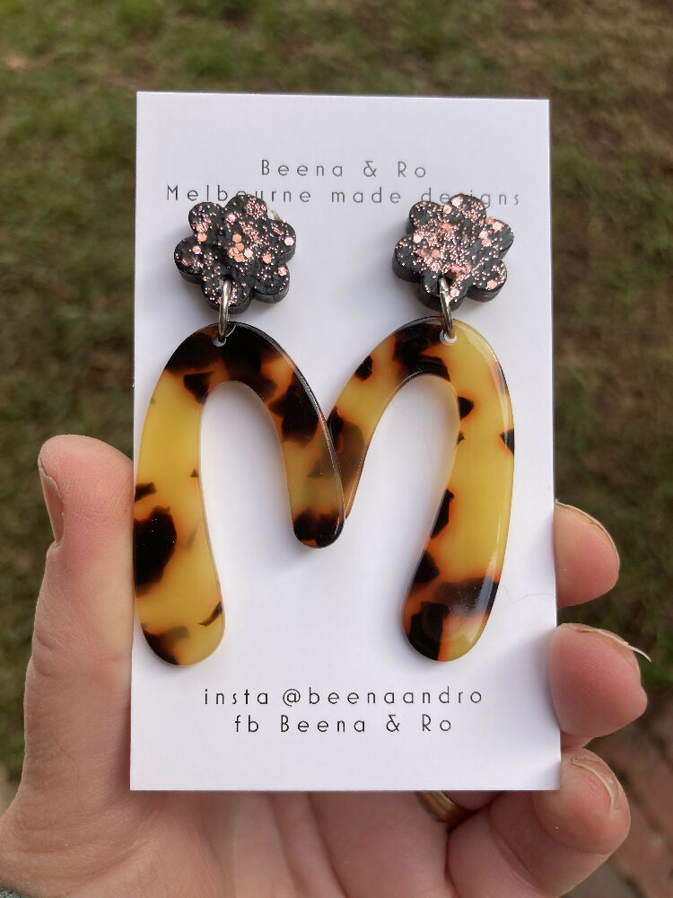 U shaped tortoiseshell earrings