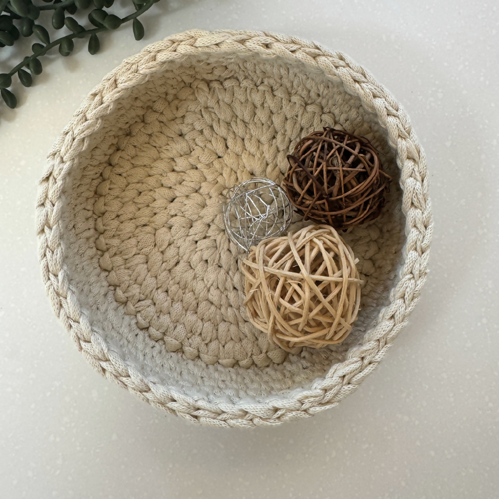 Handmade-basket-crochet-sand-recycled-yarn-small (6)
