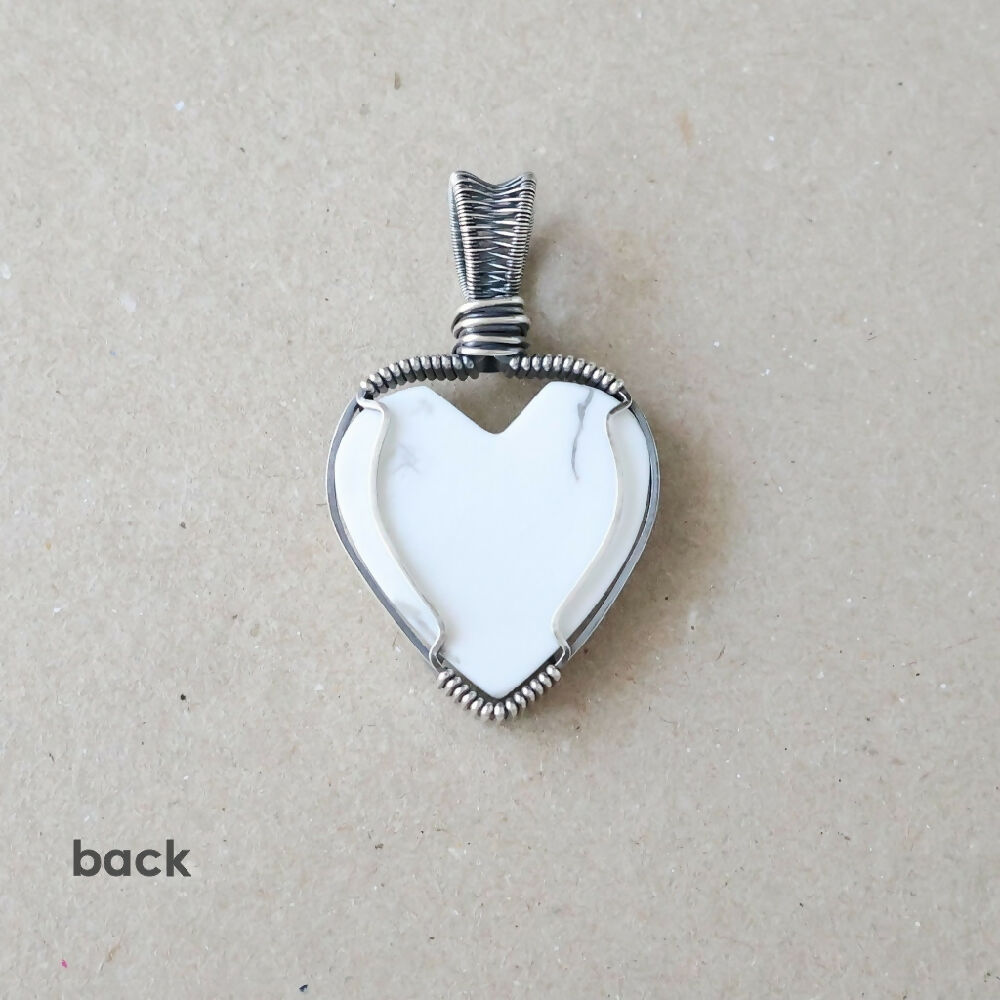 PJS05754_06_HowliteHeartPendant_C