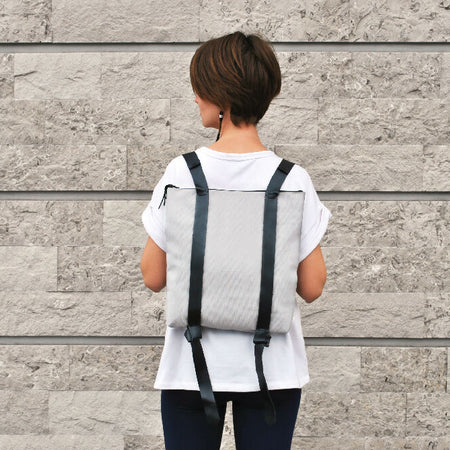 Trendy Canvas Daypack: Lightweight Minimalist Backpack for Fashionistas
