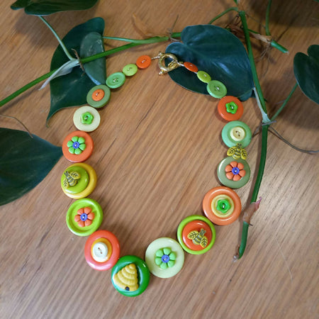 Button necklace - Busy Bees
