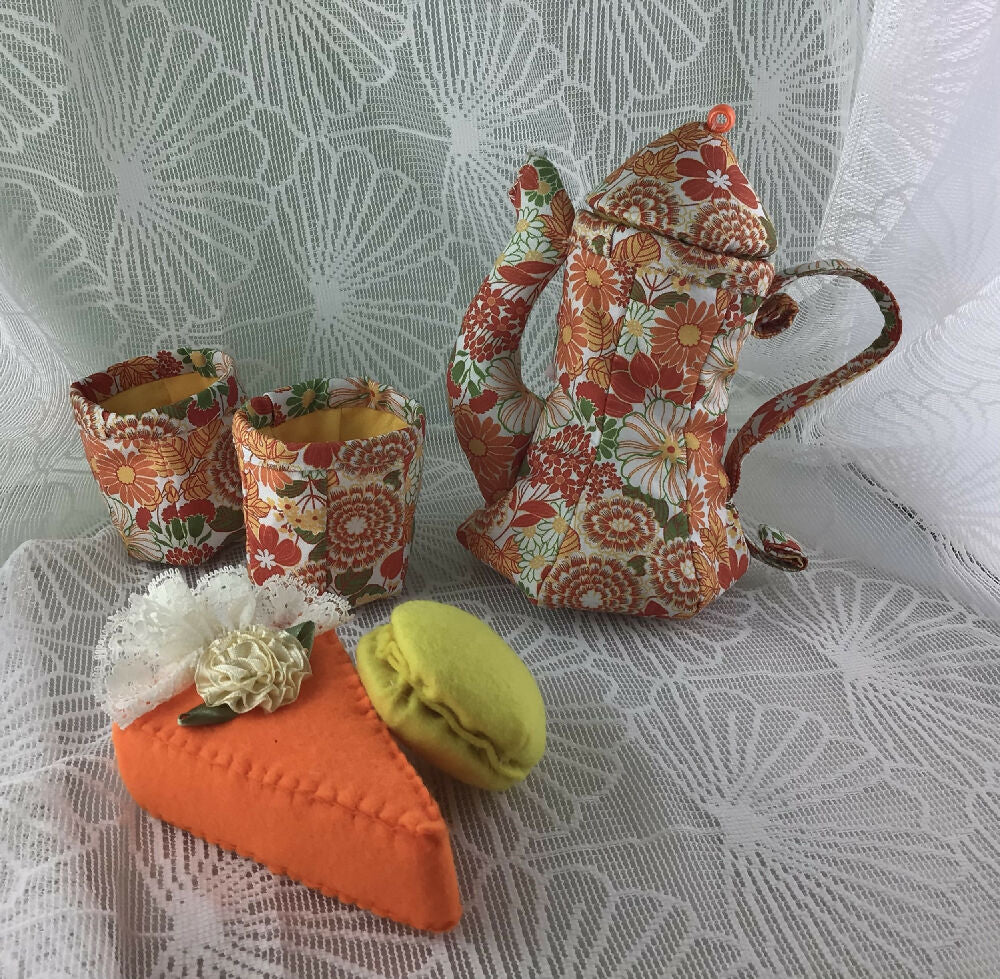 Tall Fabric Teapot 70’s Orange Daisy