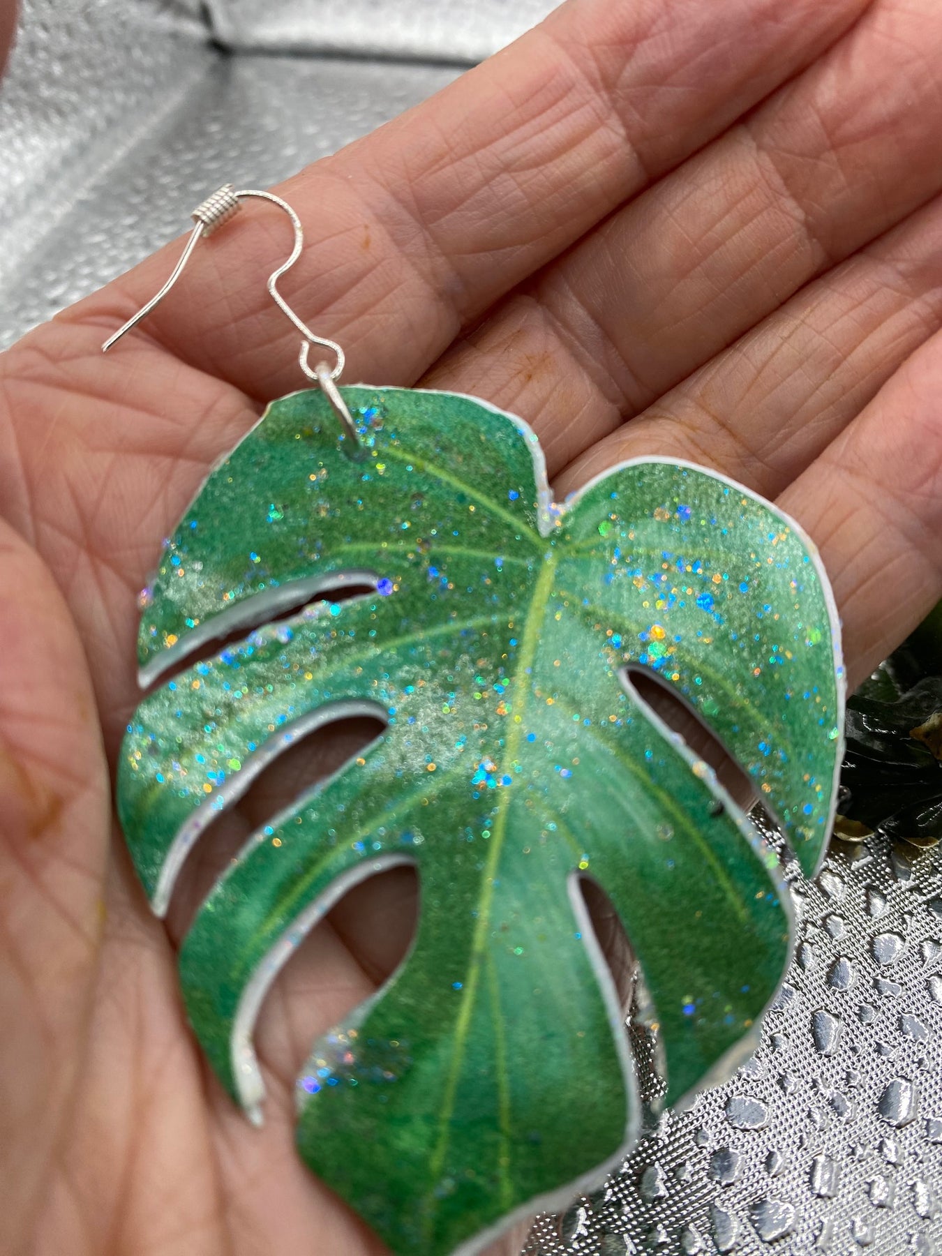 Leaf Green Lacquered Earrings – Handmade Nature-Inspired Elegance