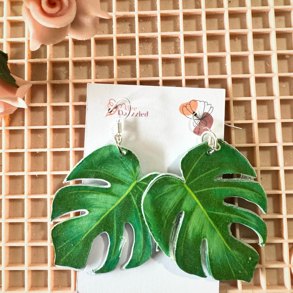 Leaf Green Lacquered Earrings – Handmade Nature-Inspired Elegance