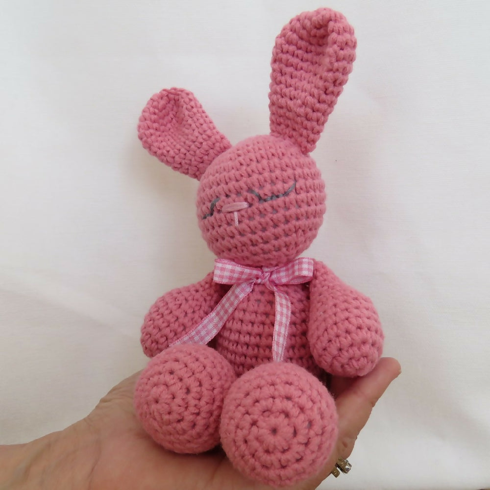 bunny small med pink in hand