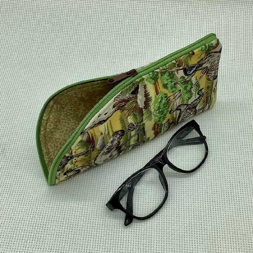 Kangaroos, Emus curved top zip pouch for glasses, phones, handbag organiser, etc.