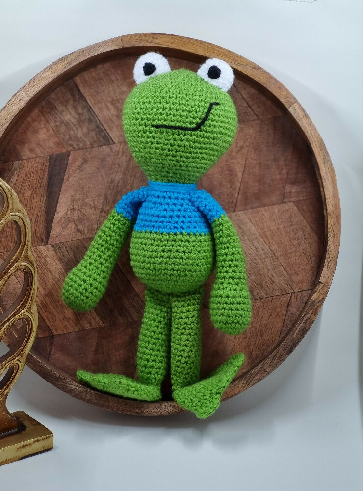 Frog crochet toy