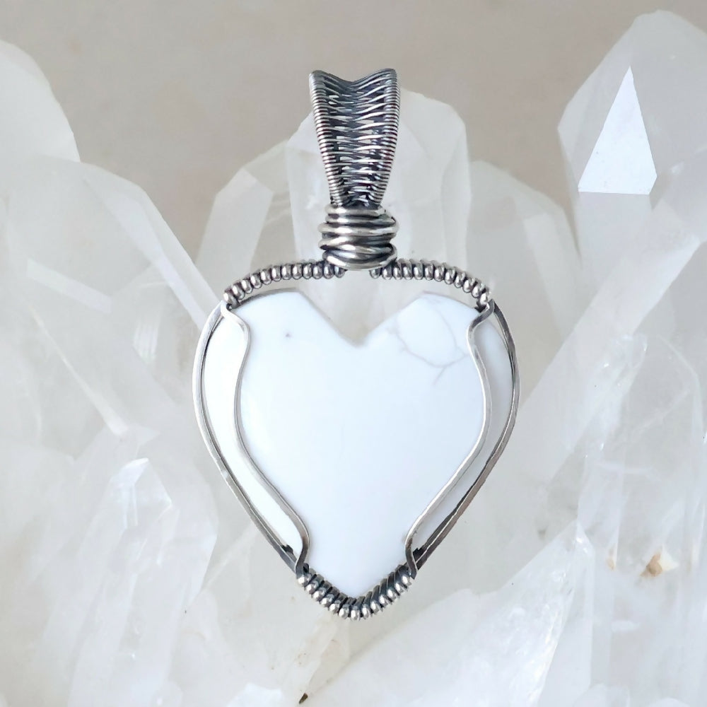 PJS05754_01_HowliteHeartPendant_C