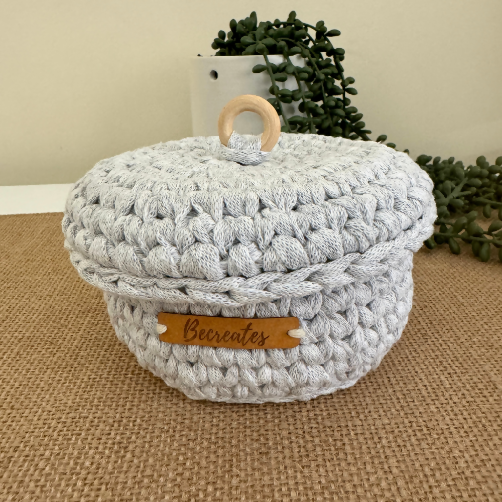 Handmade-baskest-with-lid-smokey-grey