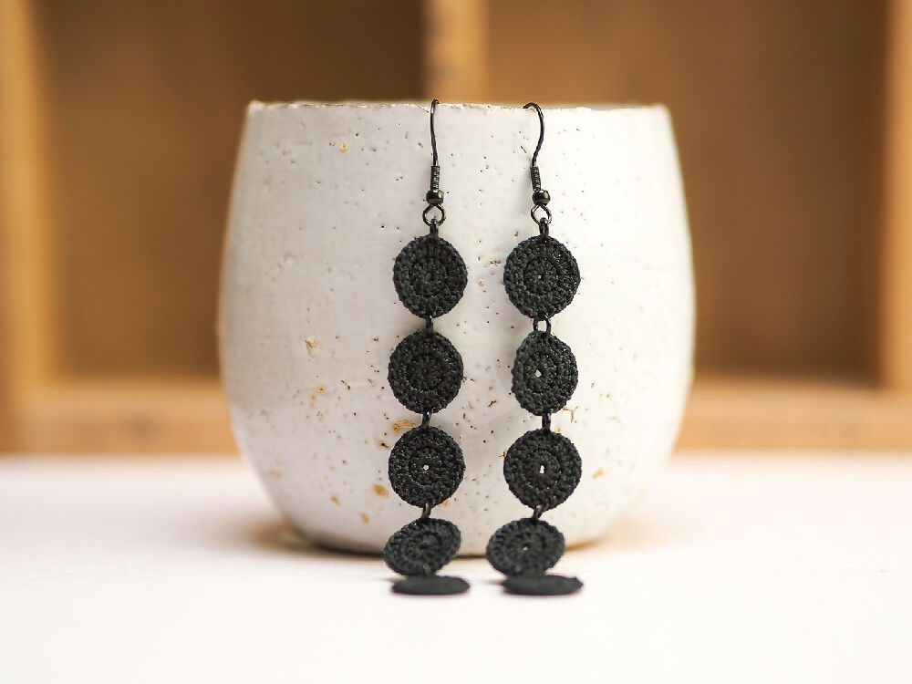 string of dots black3