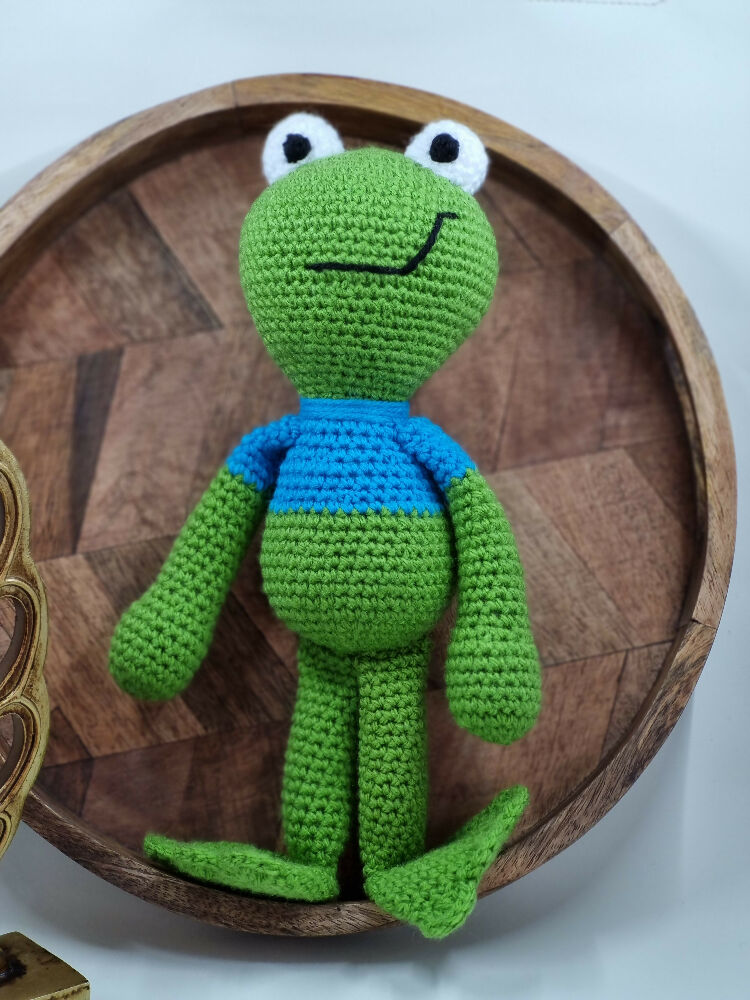 Frog crochet toy