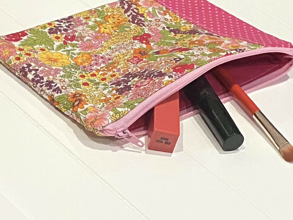 Beautiful pink flowers purse