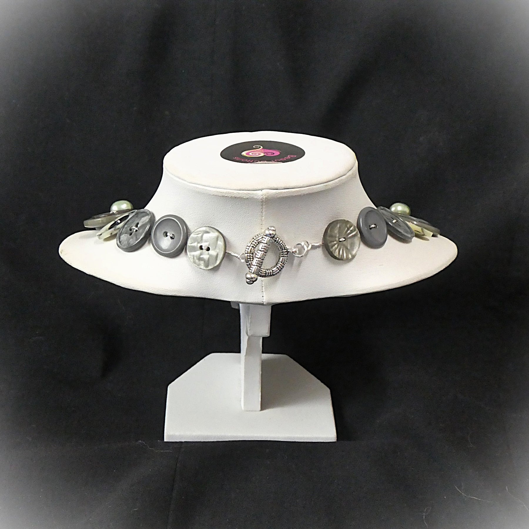 Handmade button necklace - Pearls and Oysters