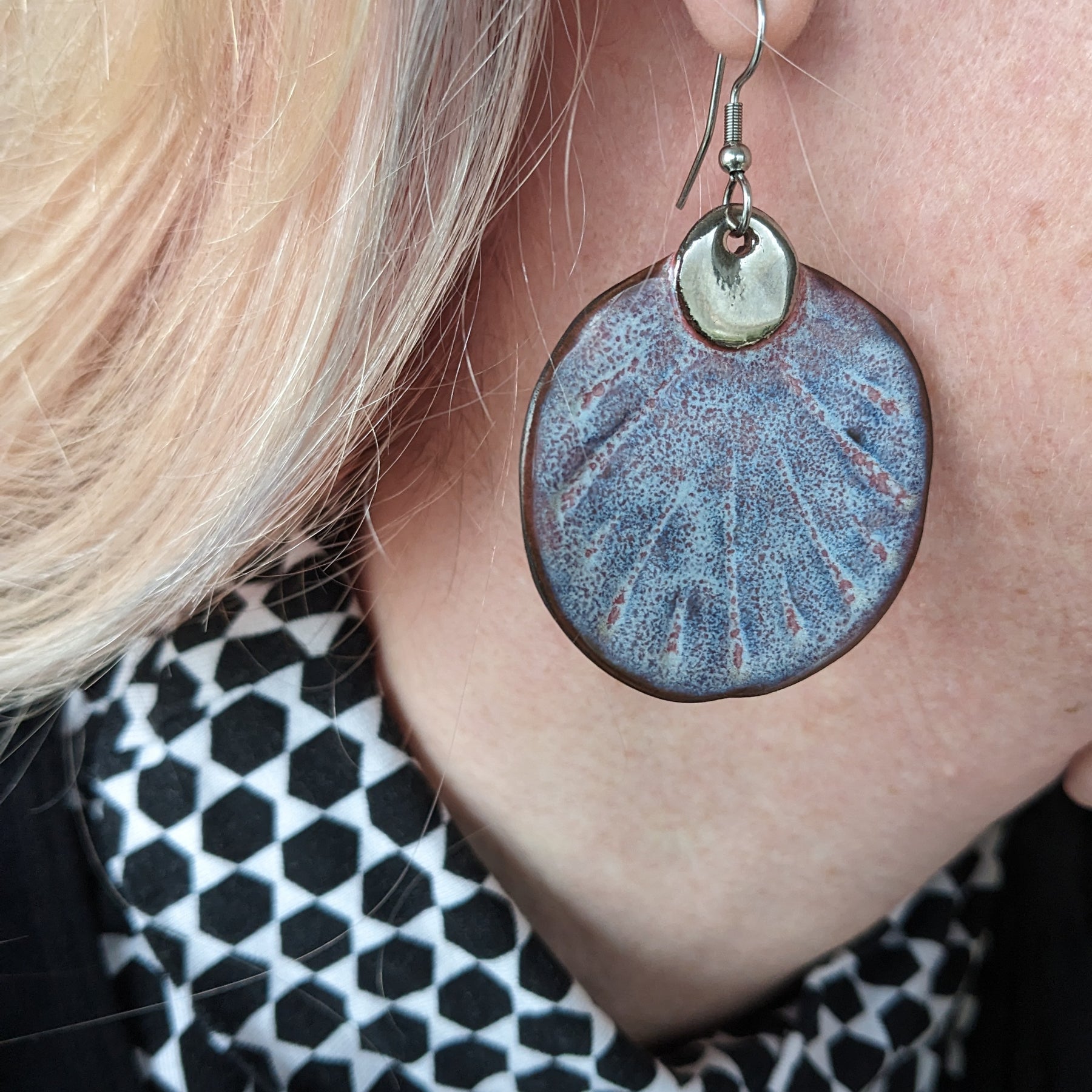 Ceramic earrings with platinum detail