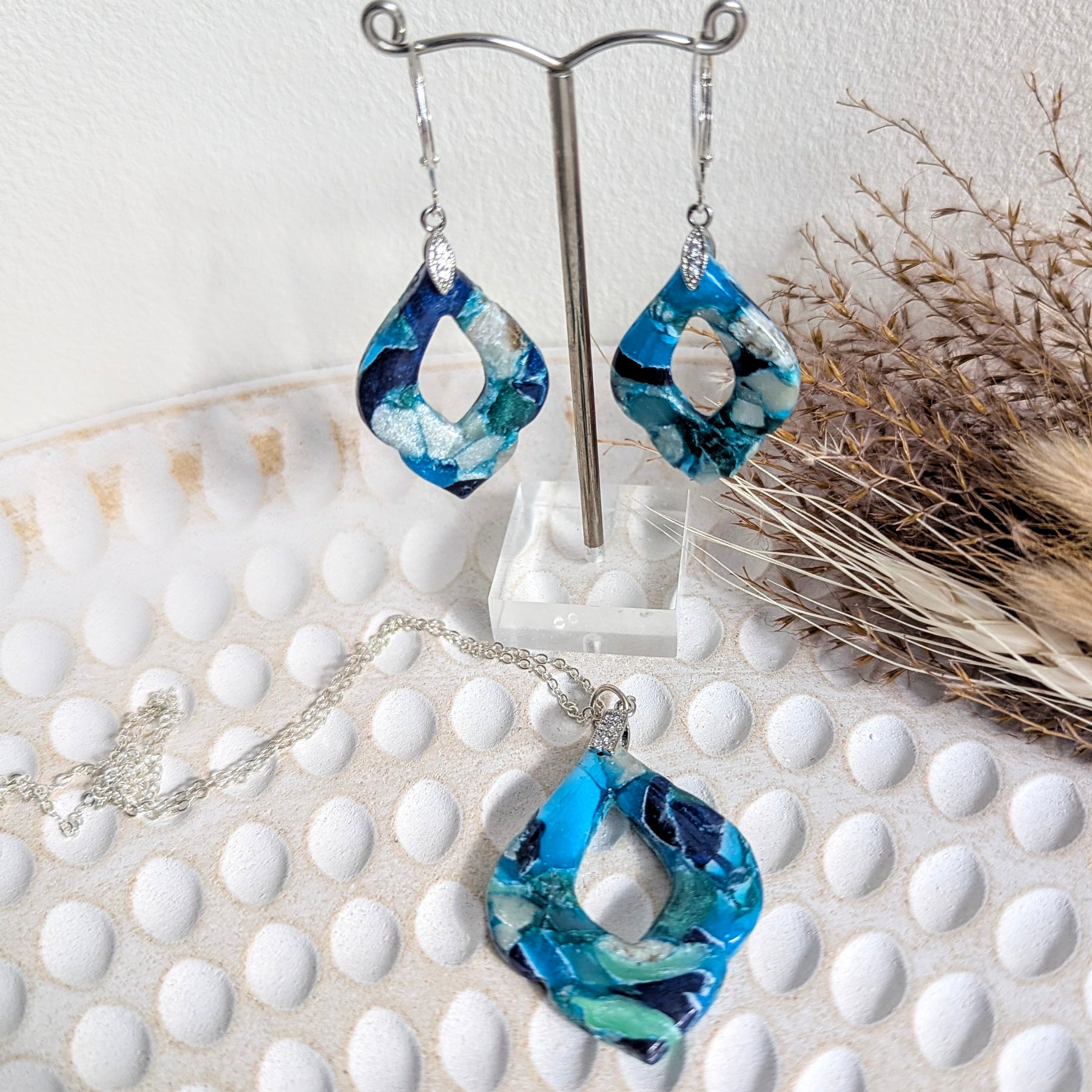 Ocean Vibes Pendant and Earrings.