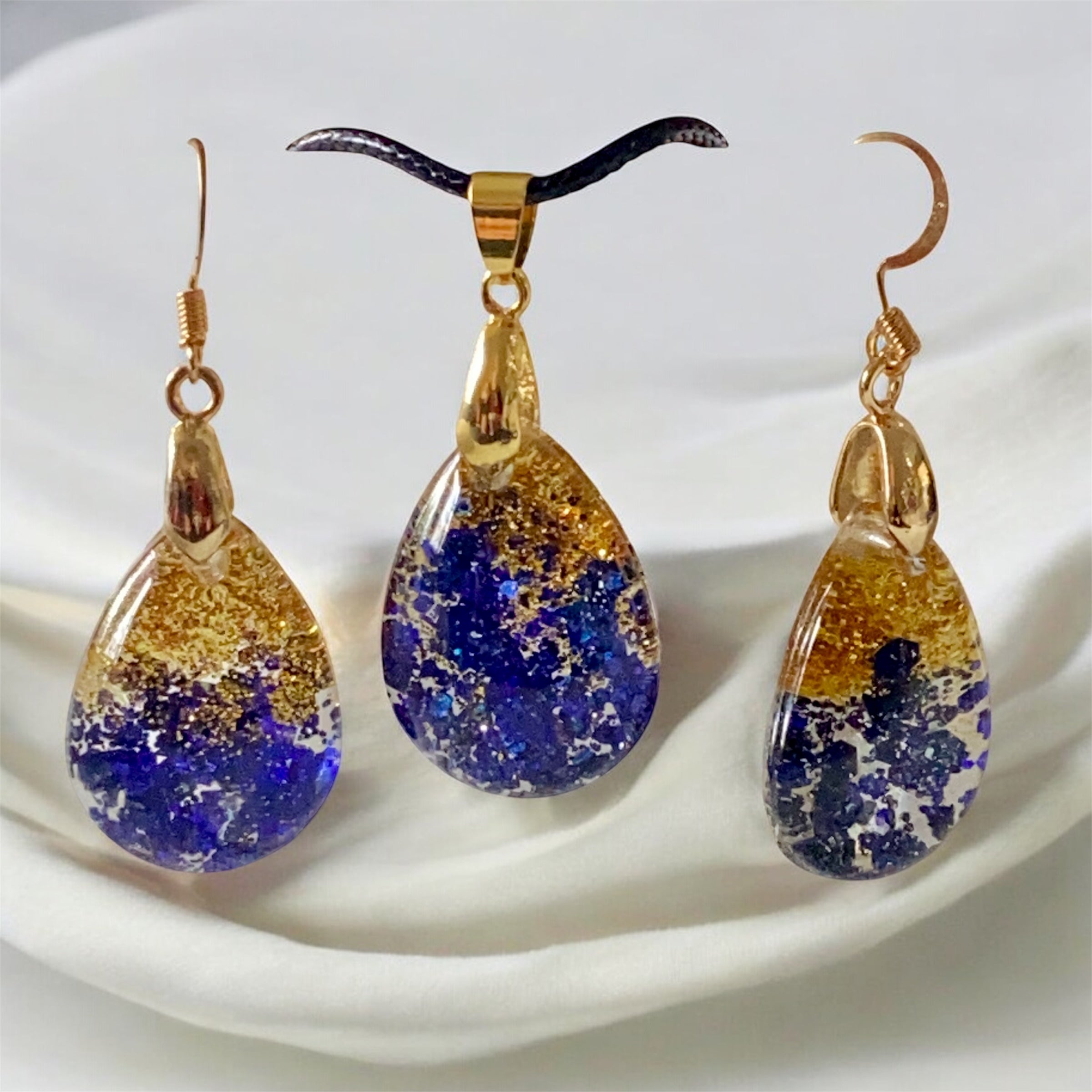 Blue And Gold earring And Pendant Set