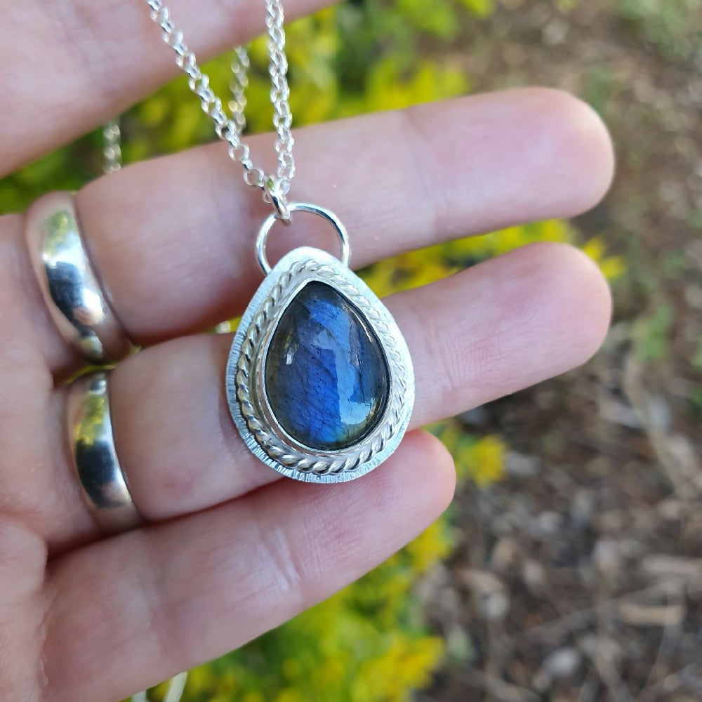 Sterling silver pendant with labradorite