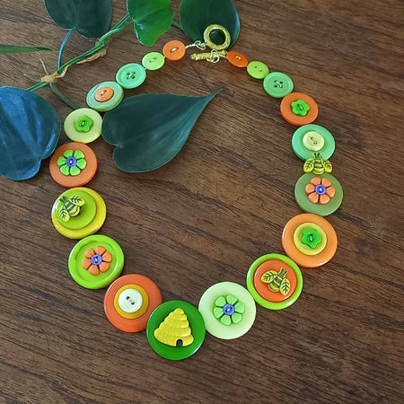 Button necklace - Busy Bees