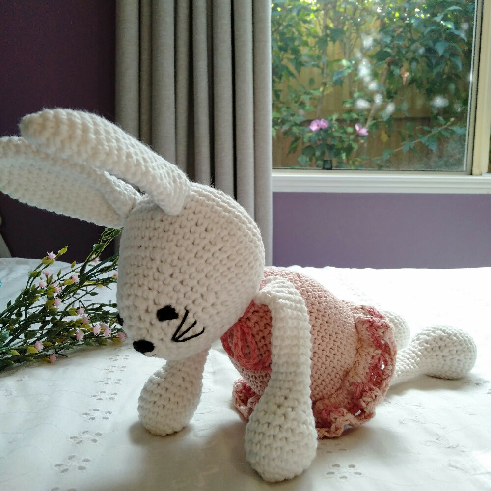 Crochet-Rabbit-Girl-Musk-3