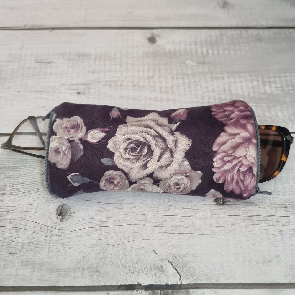 Upcycled double glasses pouch - dusty plum roses