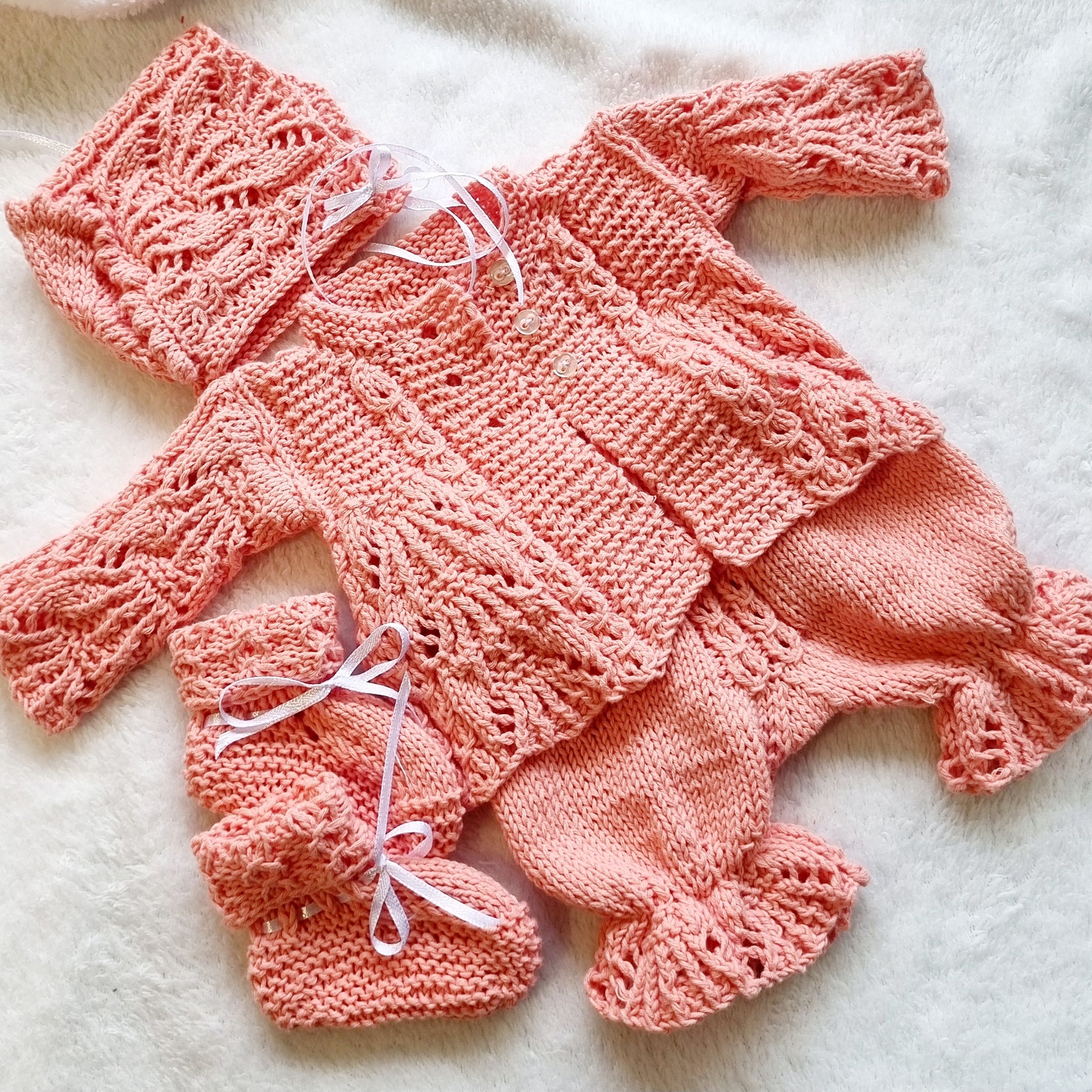 Hand knitted 4 piece Reborn Baby/Premmie hand knitted outfit - Newborn gift set - E001