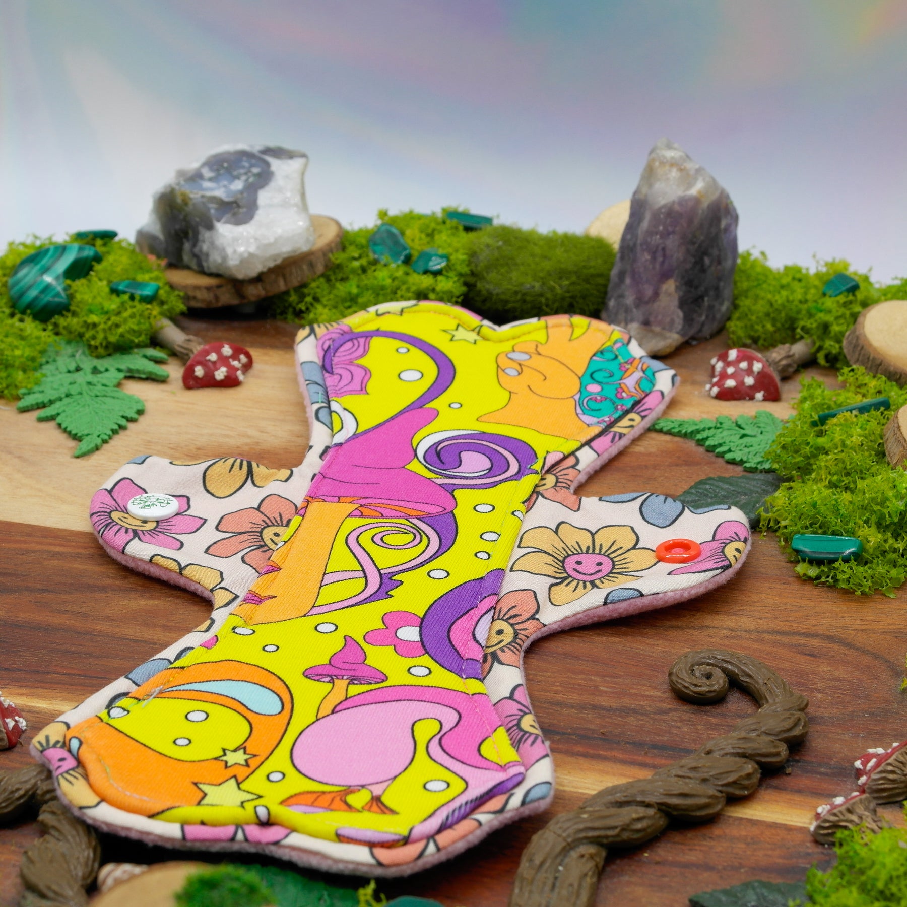 Eco-friendly reusable cloth pad 10" heavy (Lips of an Angel) - Psychedelic Garden