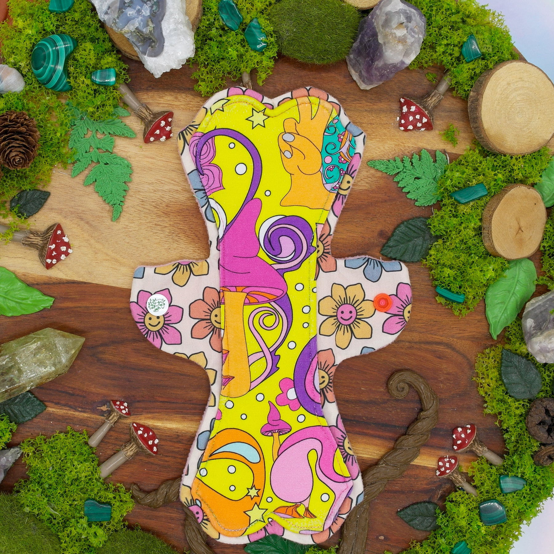 Eco-friendly reusable cloth pad 10" heavy (Lips of an Angel) - Psychedelic Garden