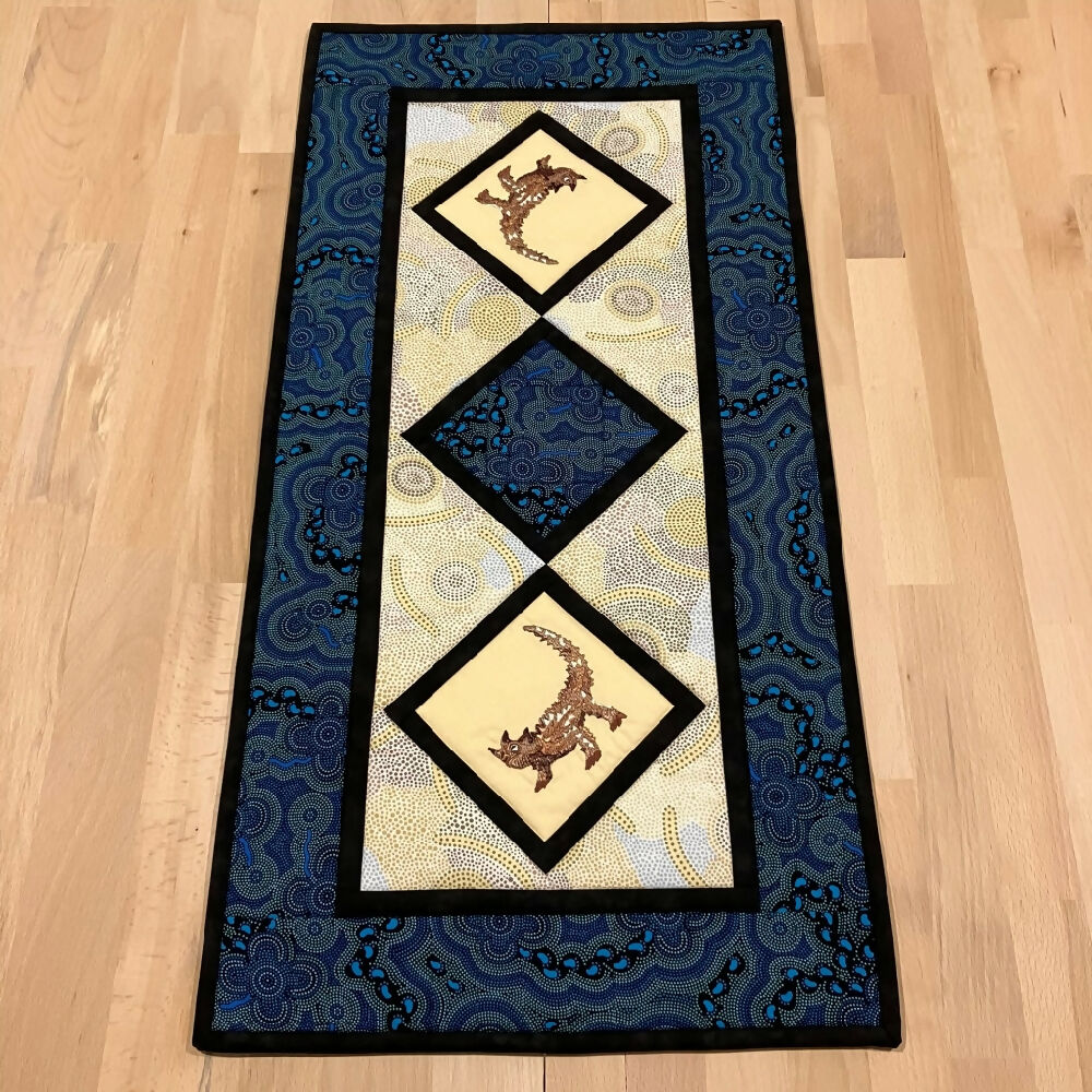 table-runner-handmade-Australia-thorny-devil_1