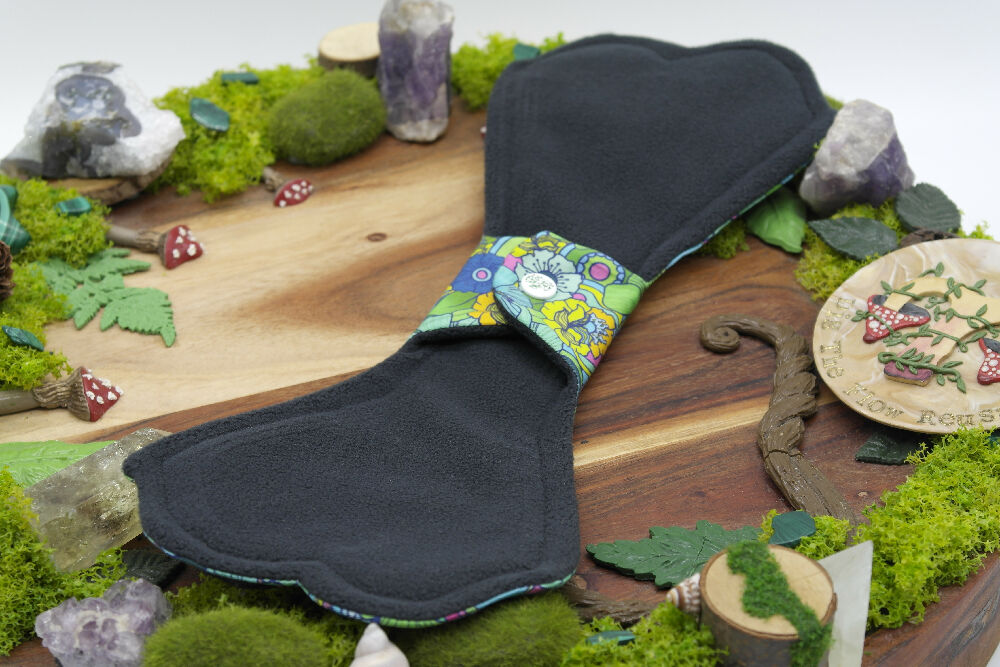 Eco-friendly reusable cloth pad 14" moderate (Lips of an Angel) - Floating