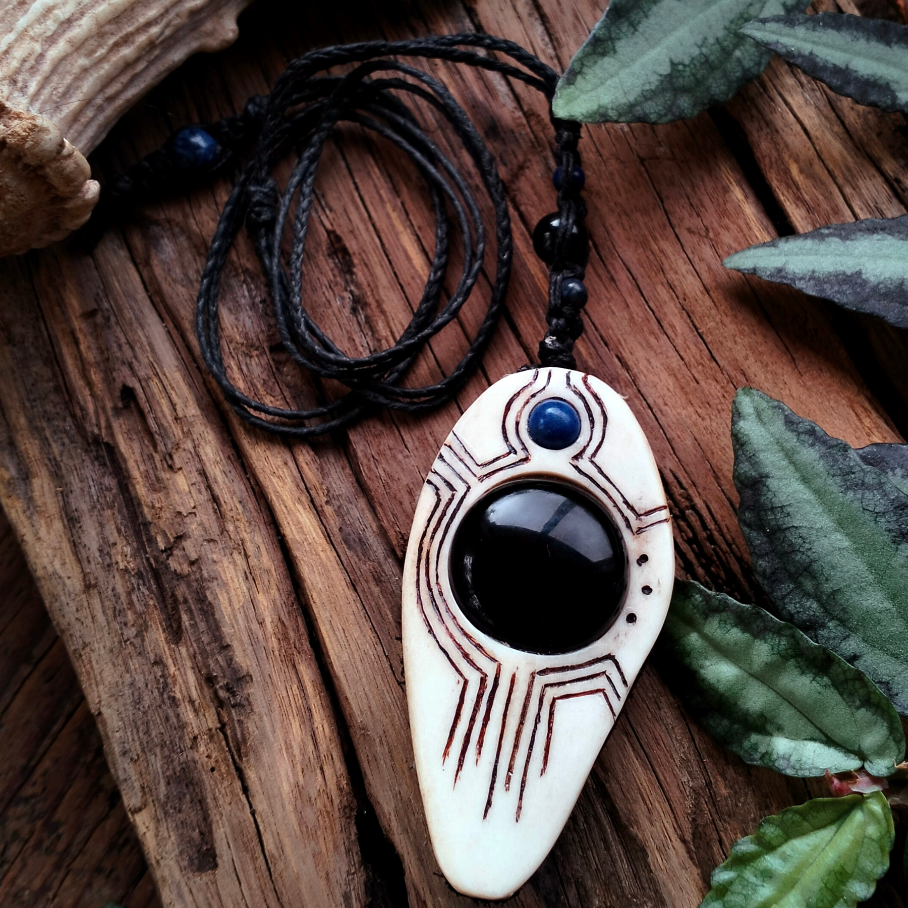 •| ONYX | LAPIS LAZULI | DEER ANTLER |• natural crystal talisman