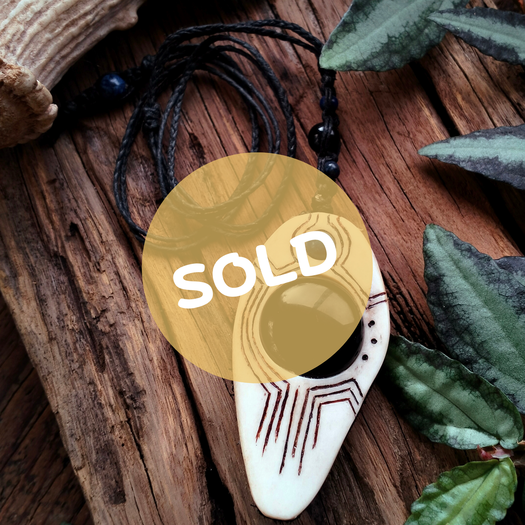 •| ONYX | LAPIS LAZULI | DEER ANTLER |• natural crystal talisman