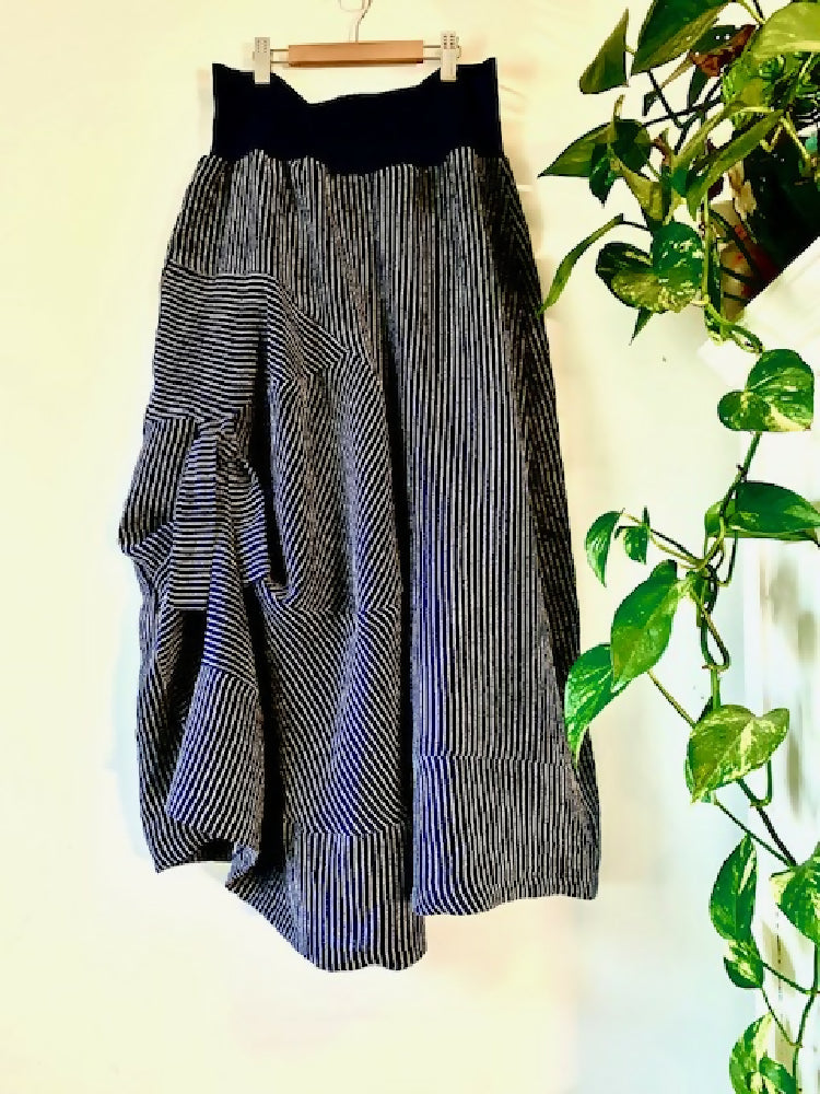 Gorgeous blue striped sunrise skirt - medium - linen/ rayon