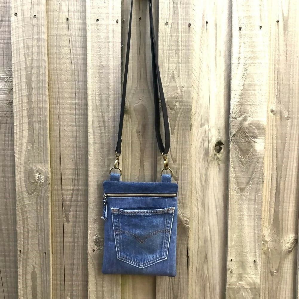 denim_crossbody_03a