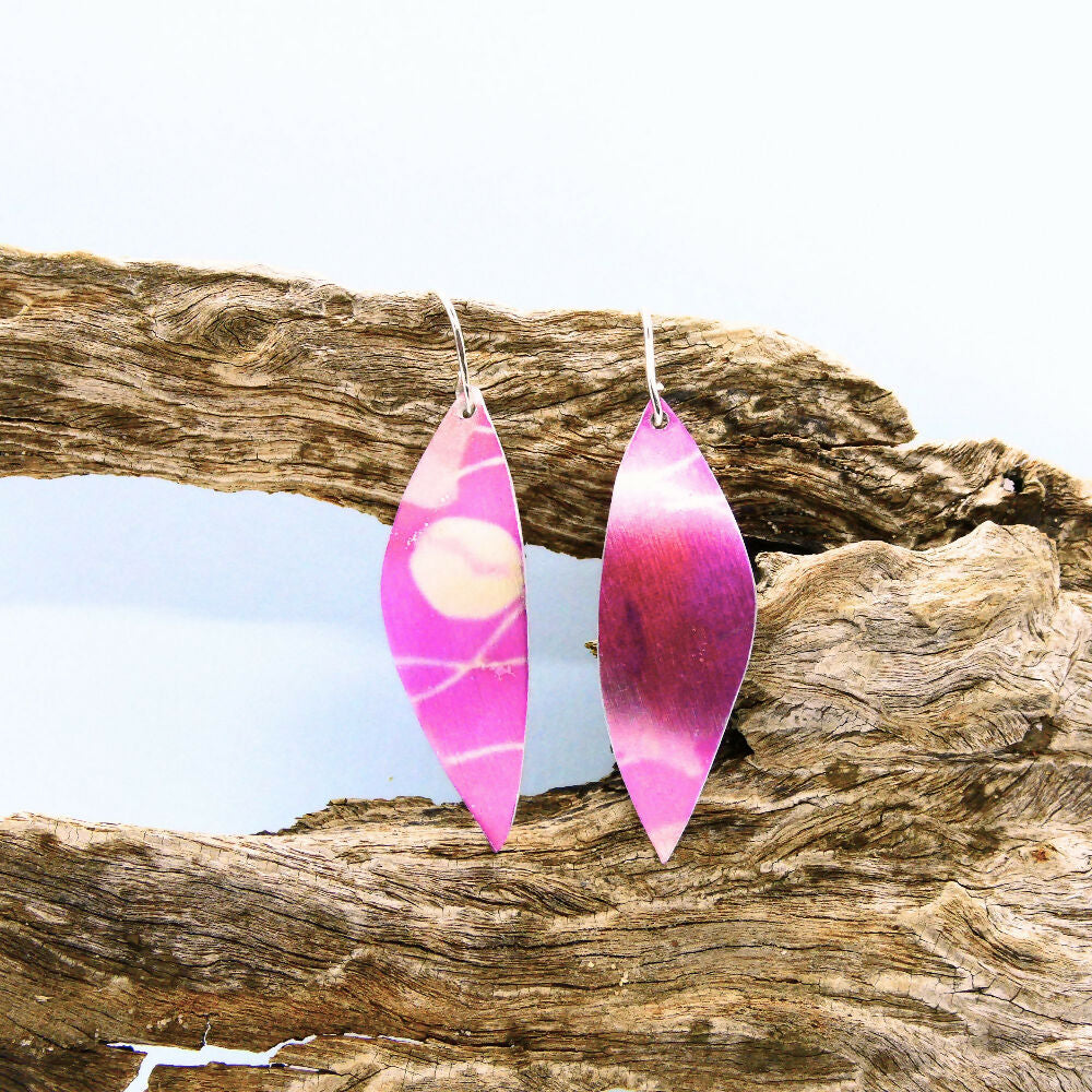 aluminium-earrings-dark-pink-showcase-a092