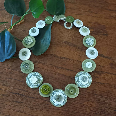 Button necklace - Hint of Spring