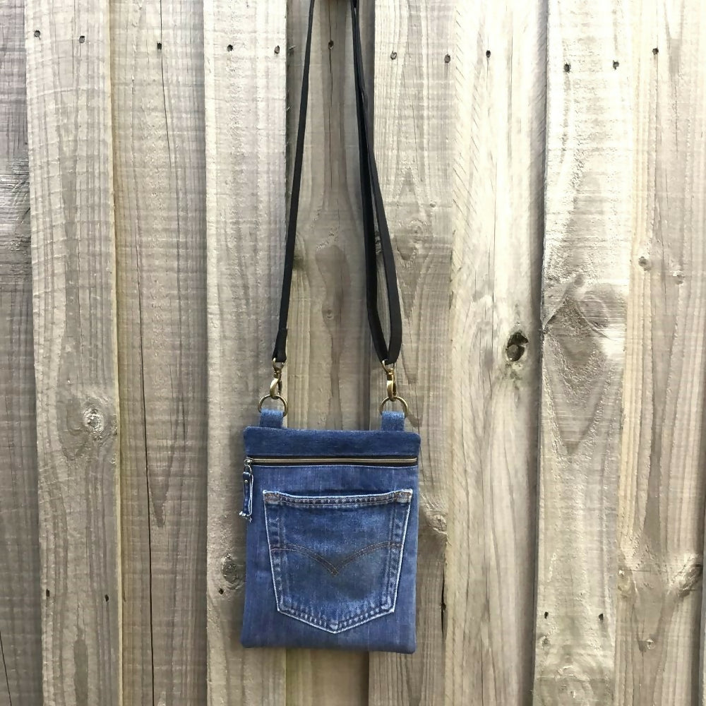 denim_crossbody_03a