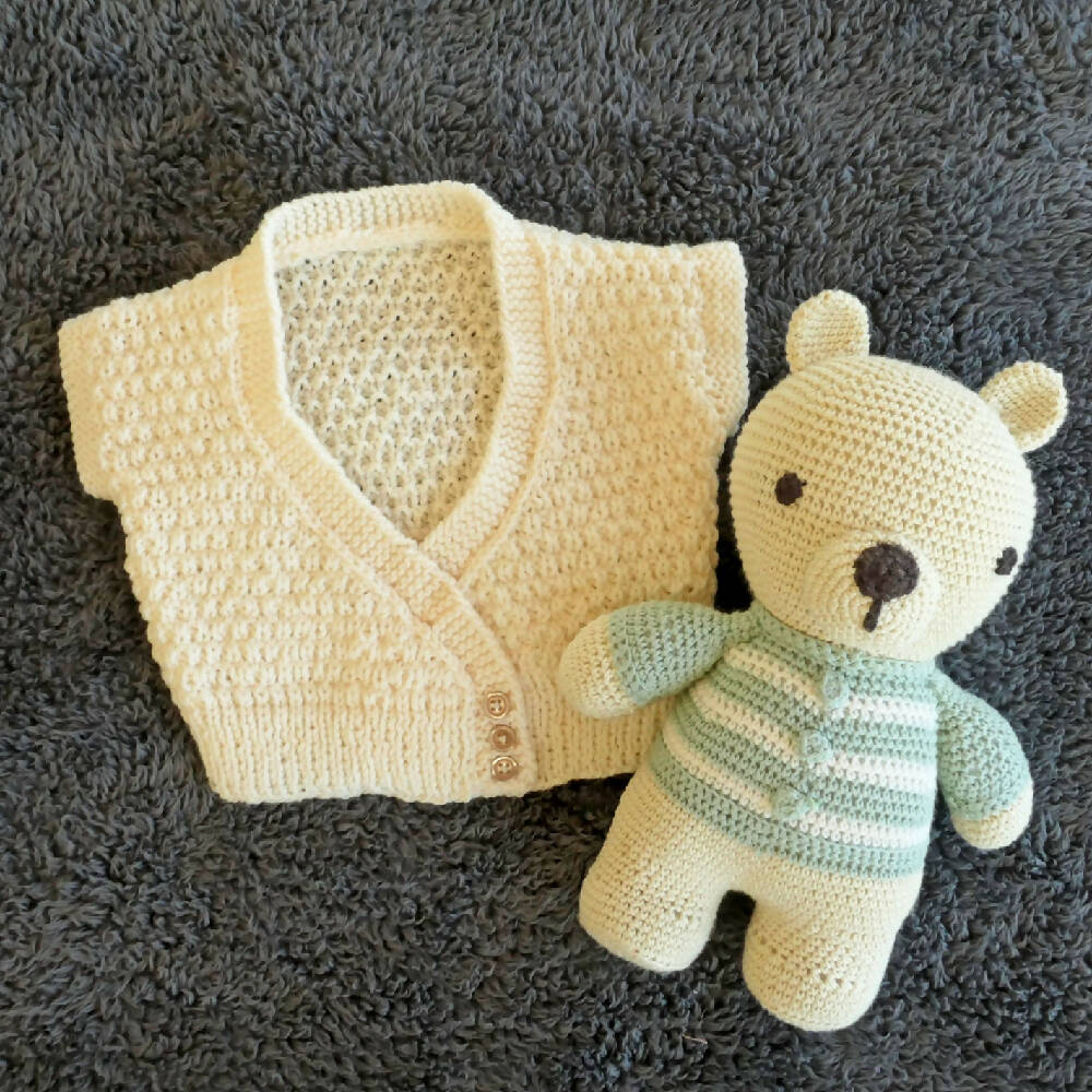Textured hand knit. Sleeveless jumper, Size 0. Wool.