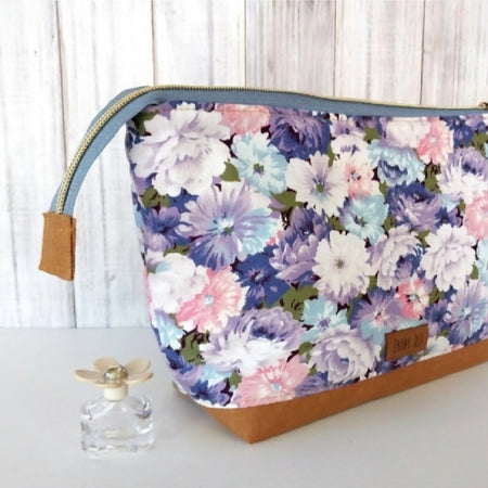 Spring Flowers quilted open-wide makeup bag - Large zipper pouch