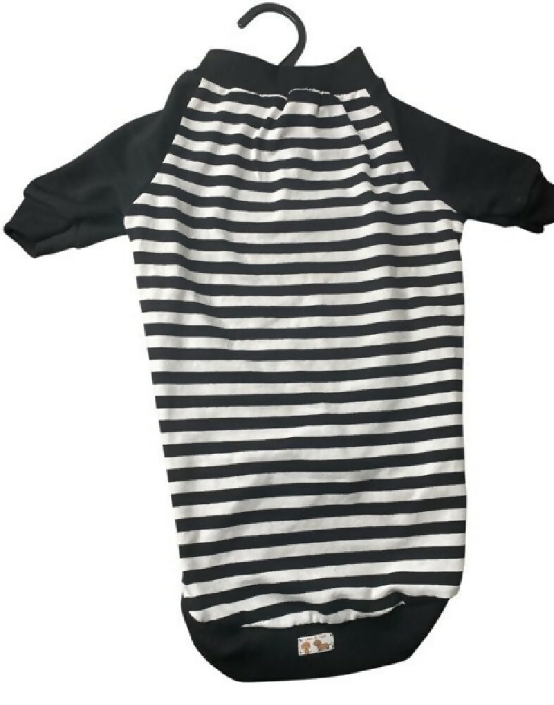 Black and white striped tshirt 7