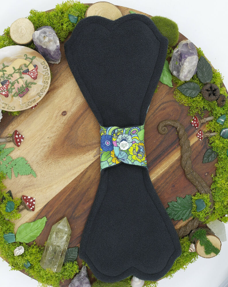 Eco-friendly reusable cloth pad 14" moderate (Lips of an Angel) - Floating
