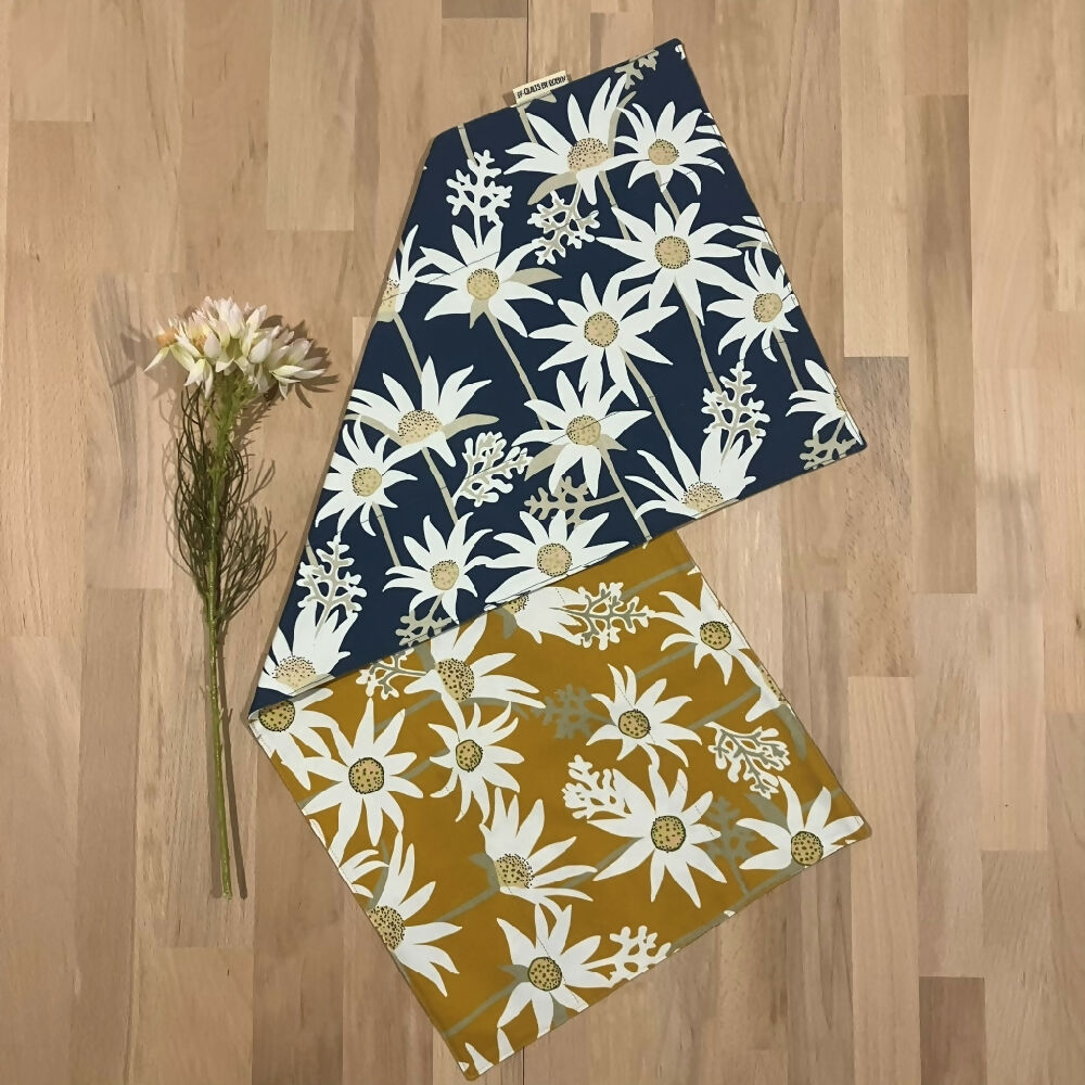 table-runner-handmade-Australia-flannel-flower_8