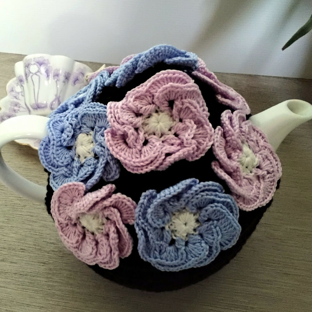 Medium sized tea cosy with stylised poppies