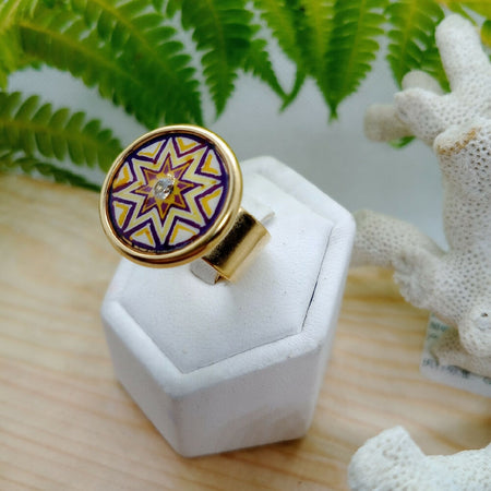 Gold Star with Cubic Zirconia Ostrich Eggshell Ring